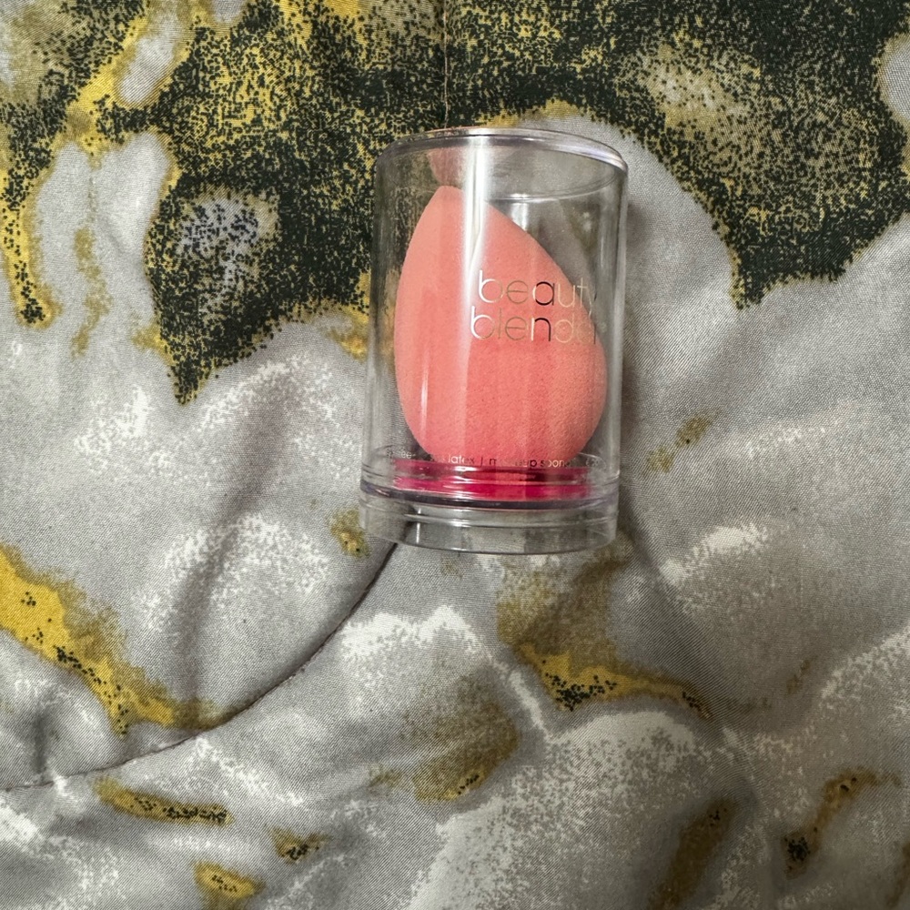 Beautyblender® Makeup Sponge - Pink